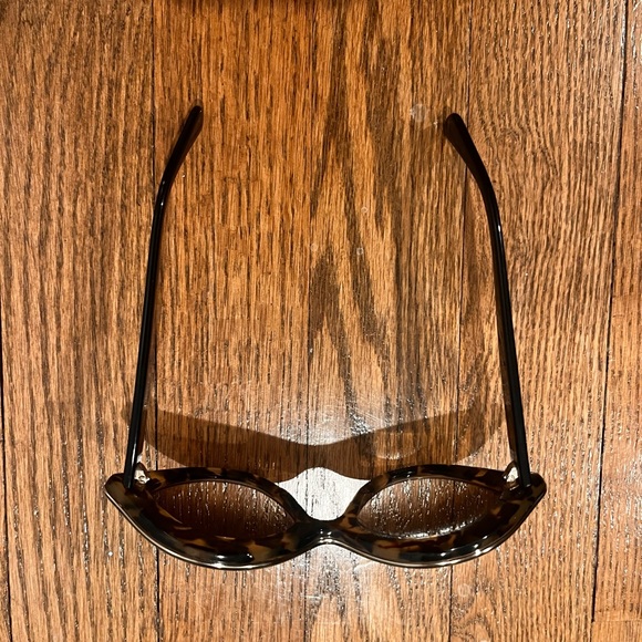 Valentino Sunglasses - Picture 5 of 6